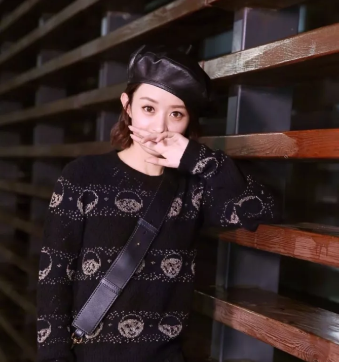 今年秋冬最chic！原來短發(fā)和帽子這么配?。? border=