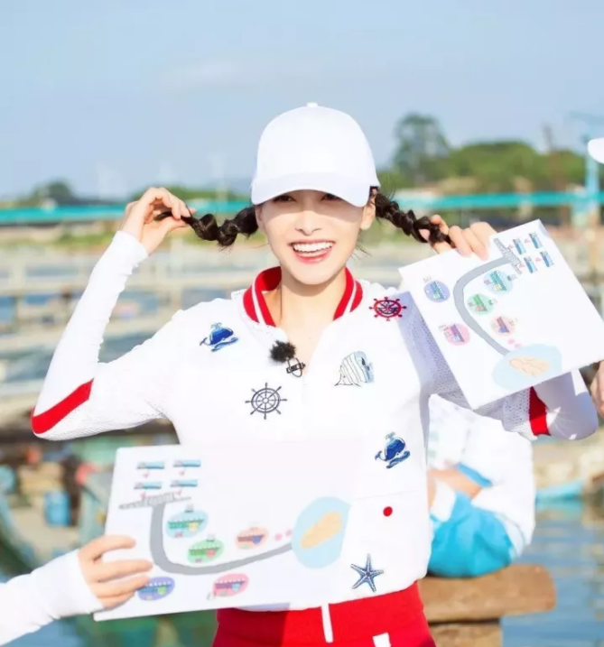 今年秋冬最chic！原來短發(fā)和帽子這么配?。? border=